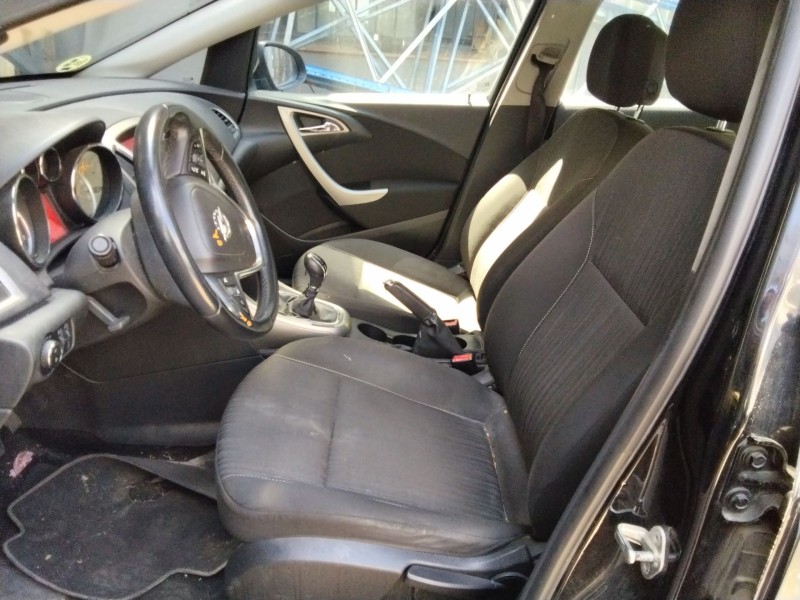 opel astra j (p10) del año 2010