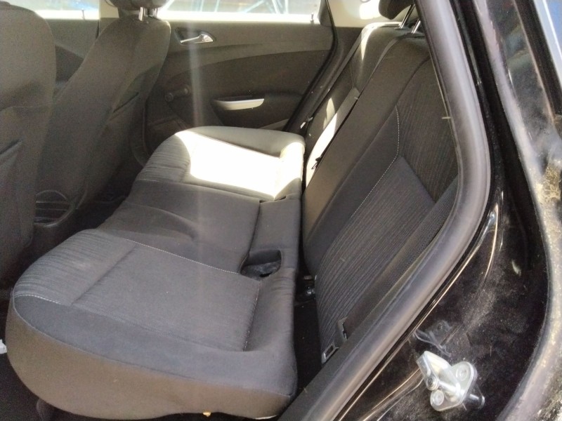 opel astra j (p10) del año 2010