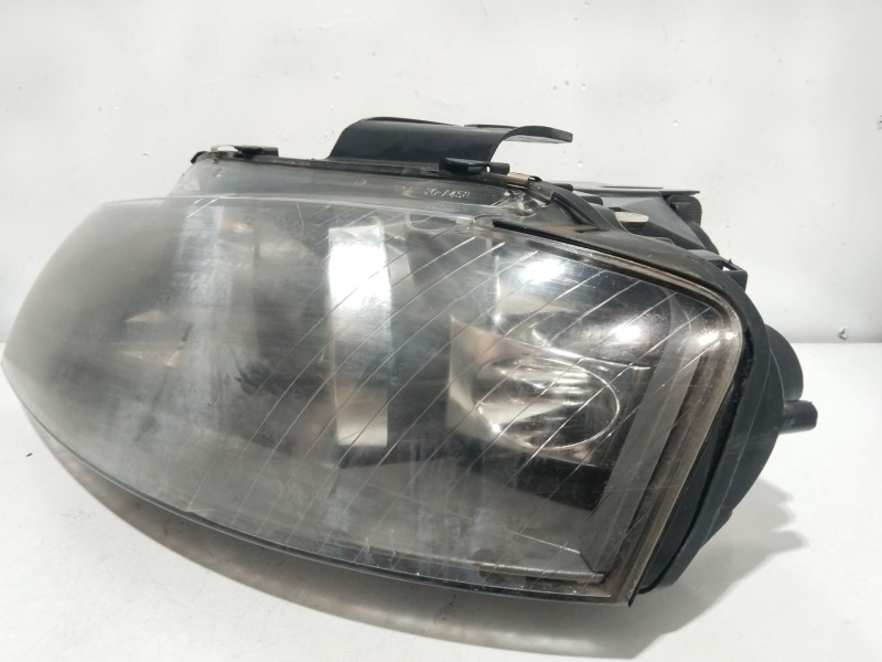 Recambio de faro izquierdo para audi a3 sportback (8pa) 2.0 tdi 16v referencia OEM IAM 8P0941029M  