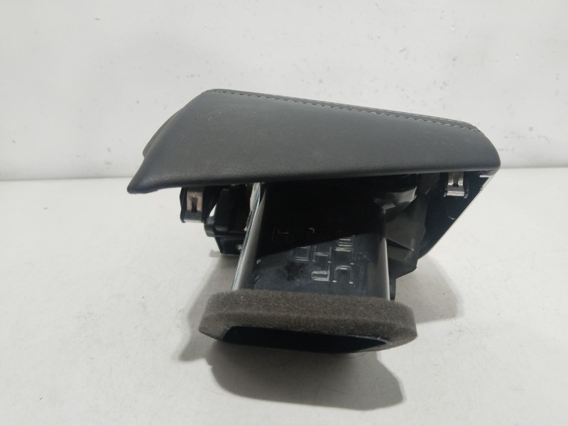 Recambio de aireador delantero izquierdo para nissan x-trail iii (t32_, t32r, t32rr) 1.3 dig-t referencia OEM IAM 682106RB0A  