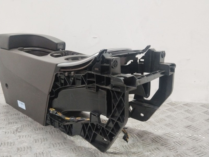 Recambio de consola central para opel insignia a sedán (g09) 2.0 cdti (69) referencia OEM IAM 13289020  