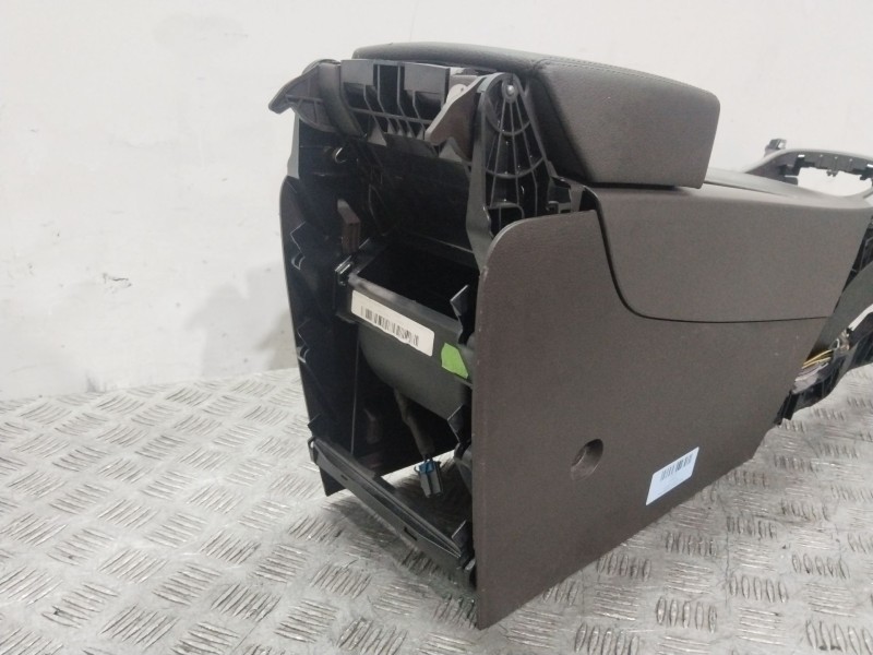 Recambio de consola central para opel insignia a sedán (g09) 2.0 cdti (69) referencia OEM IAM 13289020  