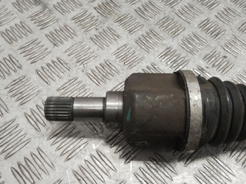 Recambio de transmision delantera izquierda para peugeot 208 allure referencia OEM IAM 3272LH  