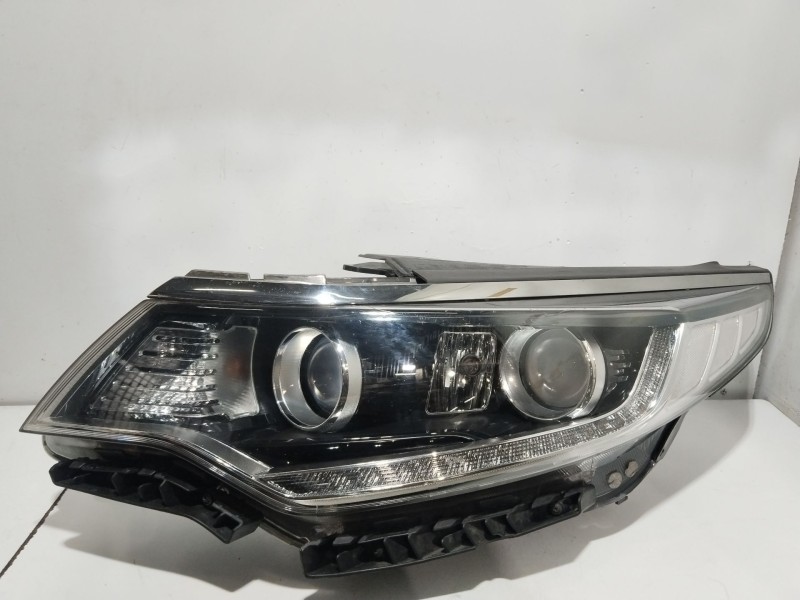 Recambio de faro izquierdo para hyundai i40 cab bluedrive referencia OEM IAM 921013Z300  