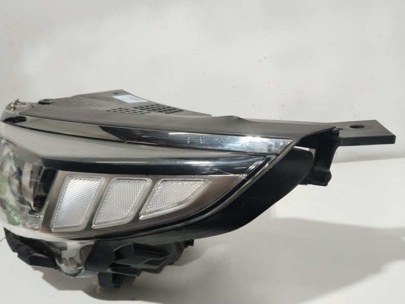 Recambio de faro izquierdo para hyundai i40 cab bluedrive referencia OEM IAM 921013Z300  