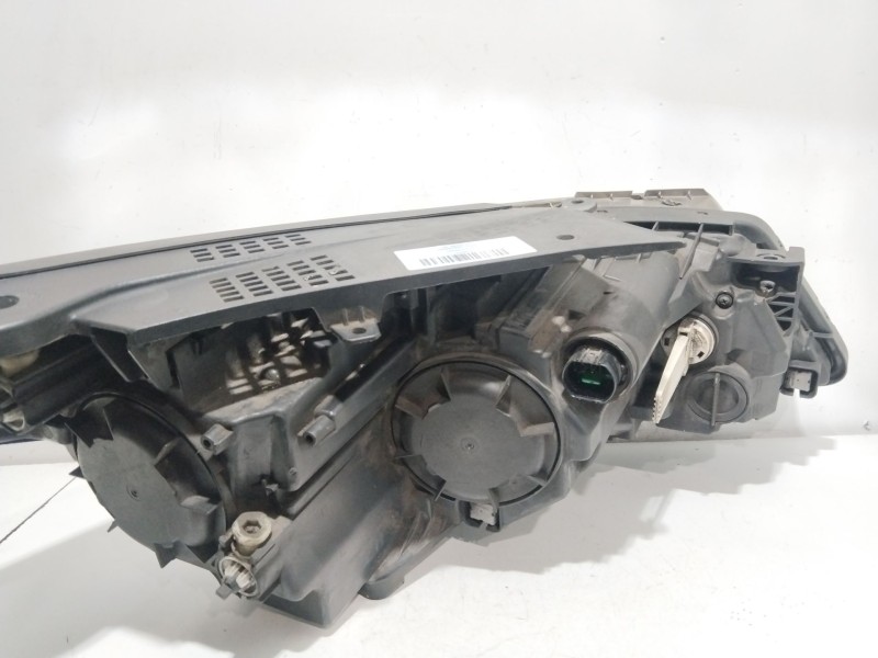 Recambio de faro izquierdo para hyundai i40 cab bluedrive referencia OEM IAM 921013Z300  