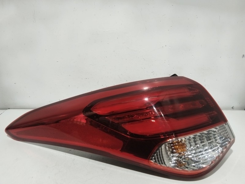 Recambio de piloto trasero izquierdo para hyundai i40 cab bluedrive referencia OEM IAM 924013Z6  