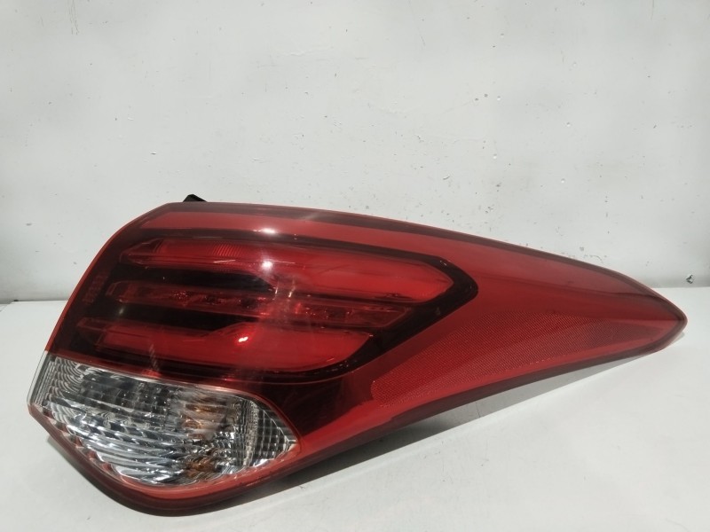 Recambio de piloto trasero derecho para hyundai i40 cab bluedrive referencia OEM IAM 924023Z6  