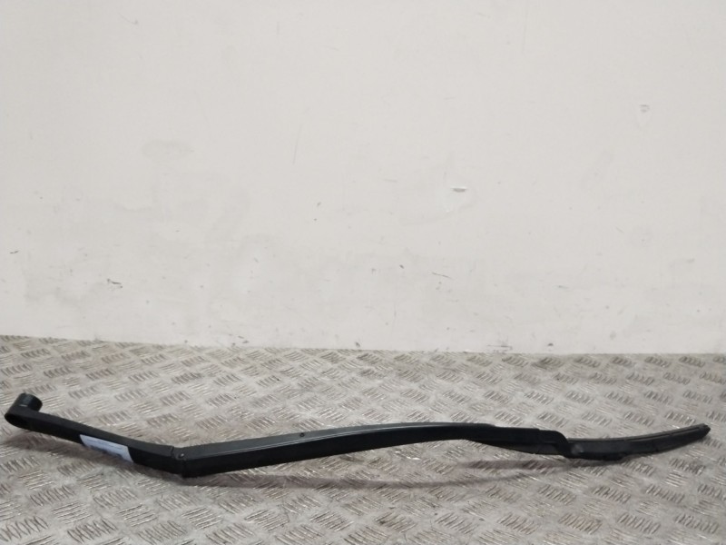 Recambio de brazo limpia delantero izquierdo para hyundai i40 cab bluedrive referencia OEM IAM V01R  