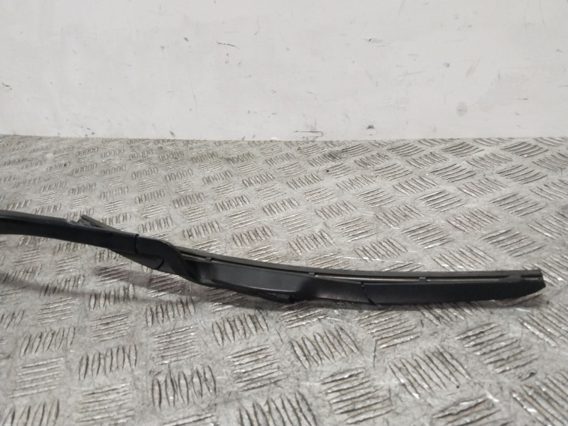 Recambio de brazo limpia delantero izquierdo para hyundai i40 cab bluedrive referencia OEM IAM V01R  