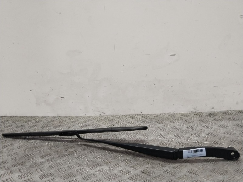 Recambio de brazo limpia delantero derecho para hyundai i40 cab bluedrive referencia OEM IAM V01L  
