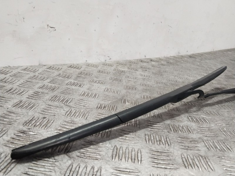 Recambio de brazo limpia delantero derecho para hyundai i40 cab bluedrive referencia OEM IAM V01L  