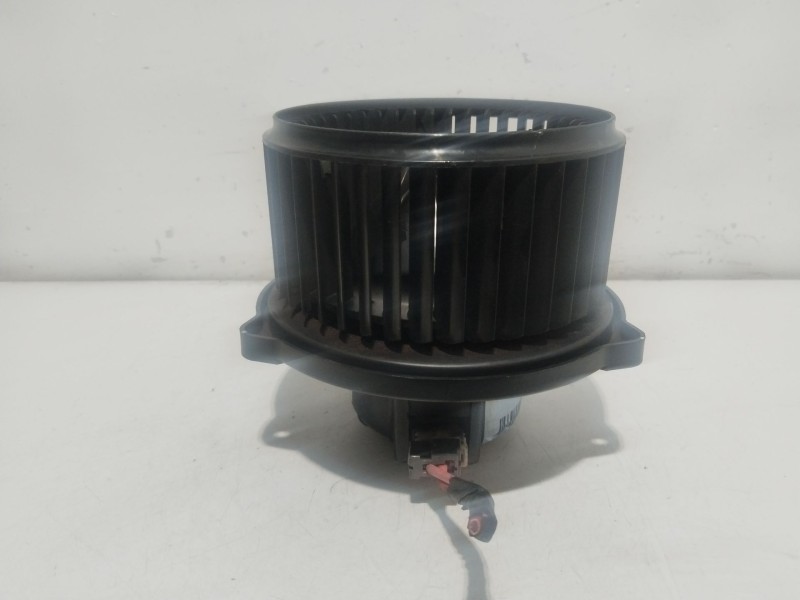 Recambio de motor calefaccion para hyundai i40 cab bluedrive referencia OEM IAM B308830510  