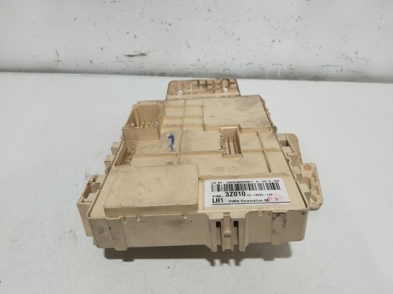 Recambio de caja reles / fusibles para hyundai i40 cab bluedrive referencia OEM IAM 919553Z01013  