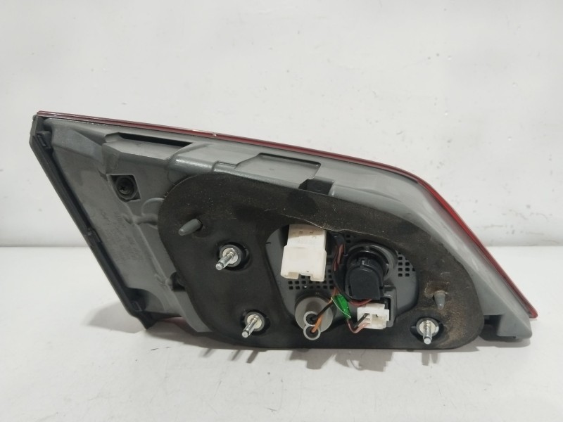 Recambio de piloto porton trasero derecho para hyundai i40 cab bluedrive referencia OEM IAM 924403Z600  