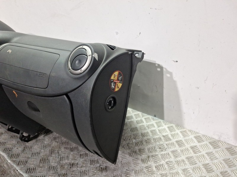 Recambio de salpicadero para dacia sandero ii 1.5 dci referencia OEM IAM 8200739435  