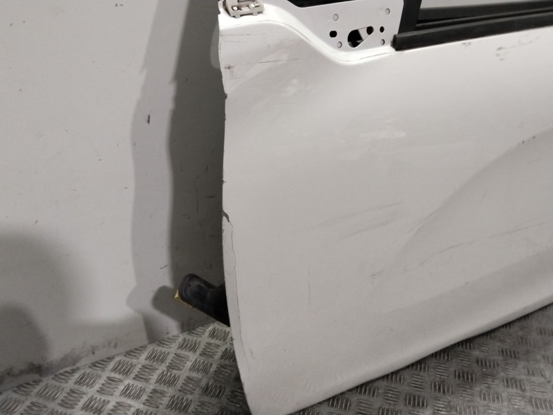 Recambio de puerta delantera izquierda para peugeot 208 access referencia OEM IAM 9805822580  BLANCO