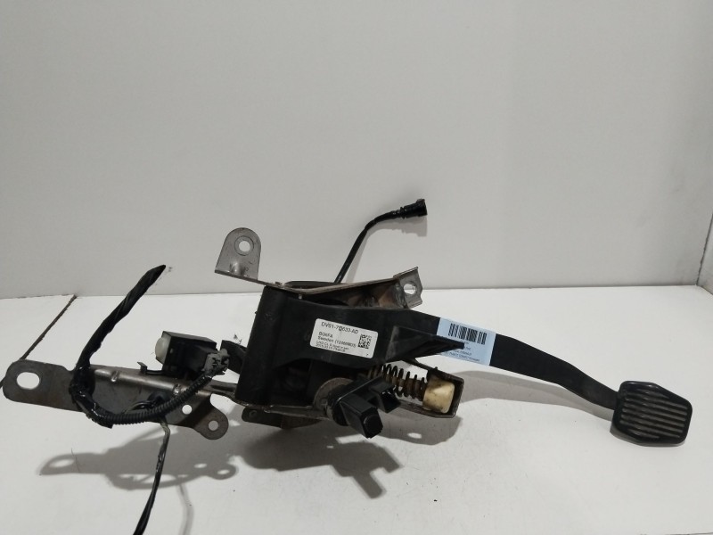 Recambio de pedal embrague para ford transit connect monospace 1.5 tdci referencia OEM IAM DV617B633AD  