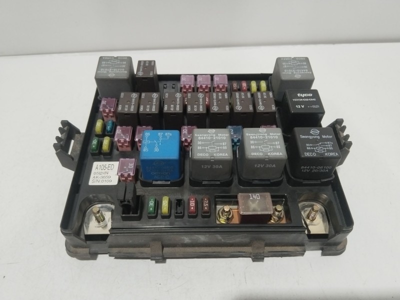 Recambio de caja reles / fusibles para ssangyong rodius i 2.7 xdi referencia OEM IAM 8211021000  