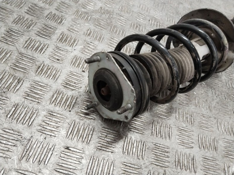 Recambio de amortiguador delantero derecho para ford fiesta (cb1) ghia referencia OEM IAM 8V5118045BF  