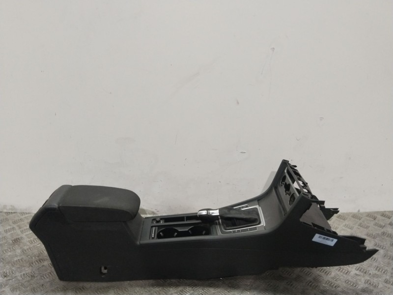 Recambio de apoyabrazos central para volkswagen golf vii variant (ba5, bv5) 1.6 tdi referencia OEM IAM 5G1863241BE  