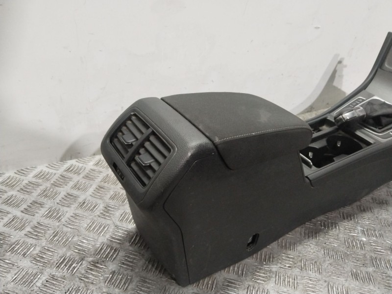 Recambio de apoyabrazos central para volkswagen golf vii variant (ba5, bv5) 1.6 tdi referencia OEM IAM 5G1863241BE  