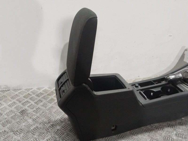 Recambio de apoyabrazos central para volkswagen golf vii variant (ba5, bv5) 1.6 tdi referencia OEM IAM 5G1863241BE  