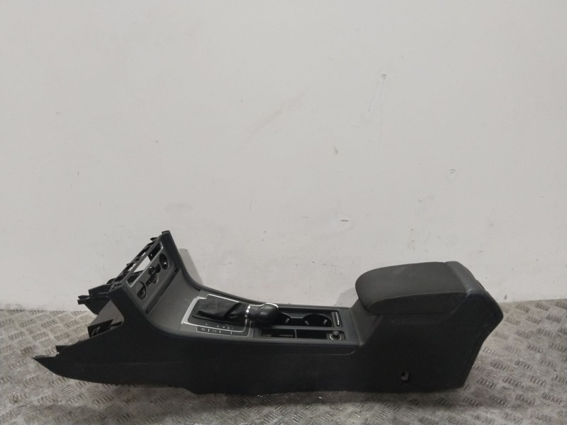 Recambio de apoyabrazos central para volkswagen golf vii variant (ba5, bv5) 1.6 tdi referencia OEM IAM 5G1863241BE  