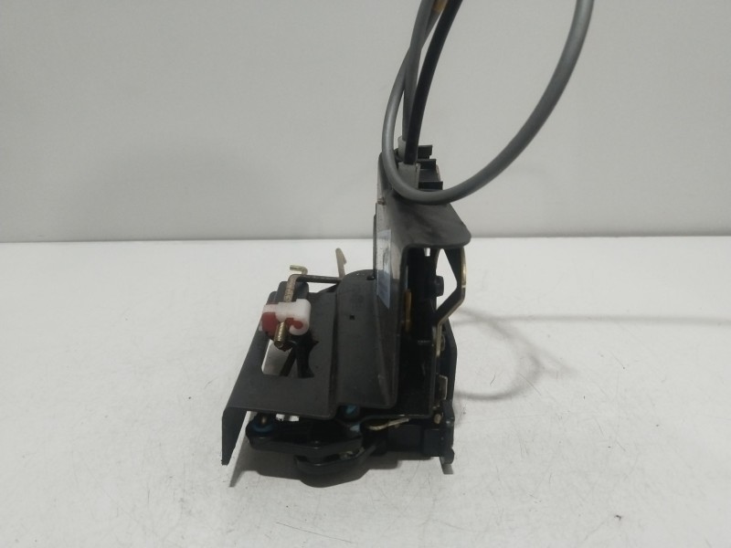 Recambio de cerradura puerta delantera derecha para ssangyong rodius i 2.7 xdi referencia OEM IAM 7122021004  