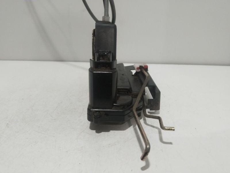 Recambio de cerradura puerta delantera derecha para ssangyong rodius i 2.7 xdi referencia OEM IAM 7122021004  