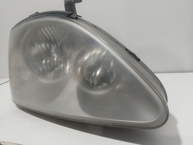 Recambio de faro derecho para ssangyong rodius i 2.7 xdi referencia OEM IAM 8310121303  