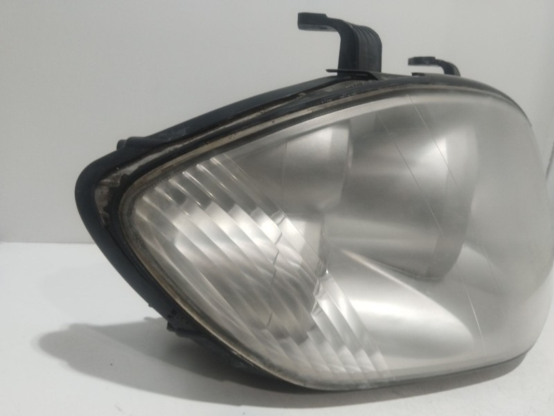 Recambio de faro derecho para ssangyong rodius i 2.7 xdi referencia OEM IAM 8310121303  