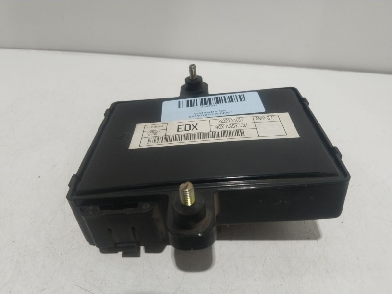 Recambio de faro izquierdo para ssangyong rodius i 2.7 xdi referencia OEM IAM 8310121201 EDX 82320-21031 