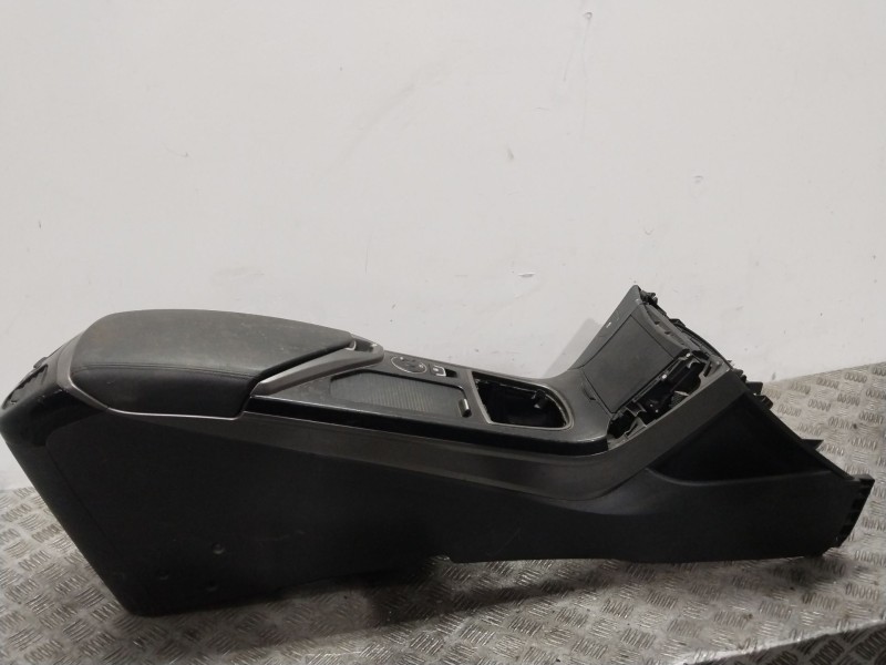 Recambio de apoyabrazos central para hyundai i40 cab bluedrive referencia OEM IAM 846103Z000VGR  