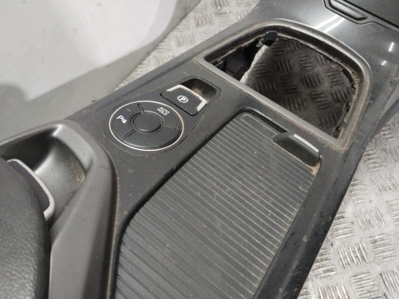 Recambio de apoyabrazos central para hyundai i40 cab bluedrive referencia OEM IAM 846103Z000VGR  