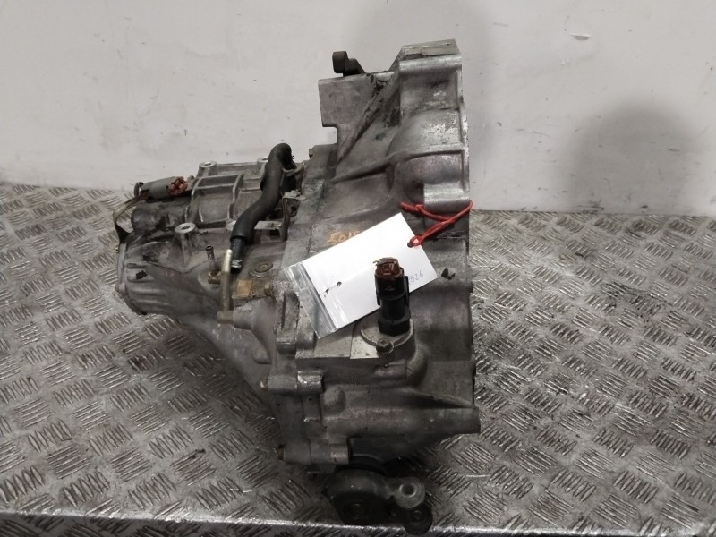 Recambio de caja cambios para nissan primera hatchback (p11) 2.0 td referencia OEM IAM 320102J624  