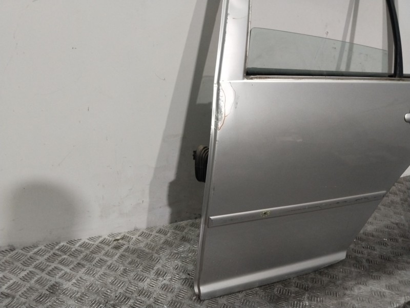Recambio de puerta trasera izquierda para volkswagen golf iv (1j1) 1.9 tdi referencia OEM IAM 1J6833055F  PLATA