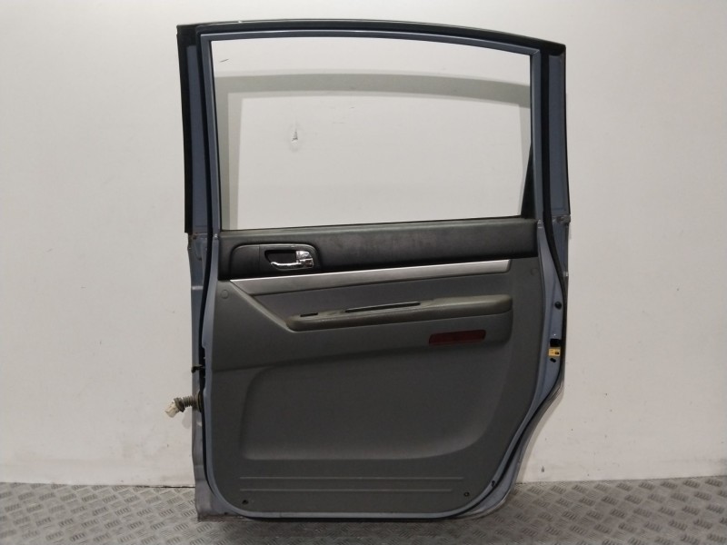 Recambio de puerta trasera derecha para ssangyong rodius i 2.7 xdi referencia OEM IAM 6300421101  
