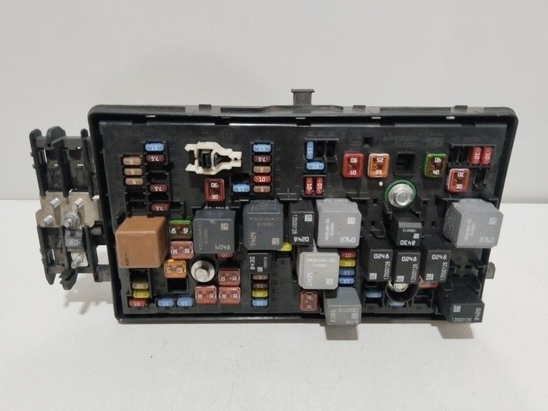 Recambio de caja reles / fusibles para opel insignia a (g09) 2.0 cdti (68) referencia OEM IAM 13277318  