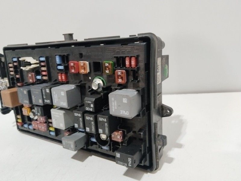 Recambio de caja reles / fusibles para opel insignia a (g09) 2.0 cdti (68) referencia OEM IAM 13277318  