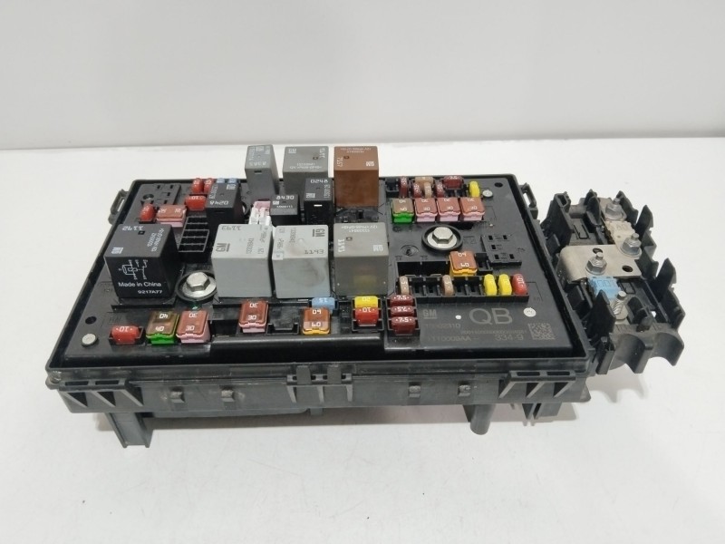 Recambio de caja reles / fusibles para opel astra j (p10) 1.7 cdti (68) referencia OEM IAM 13302310  