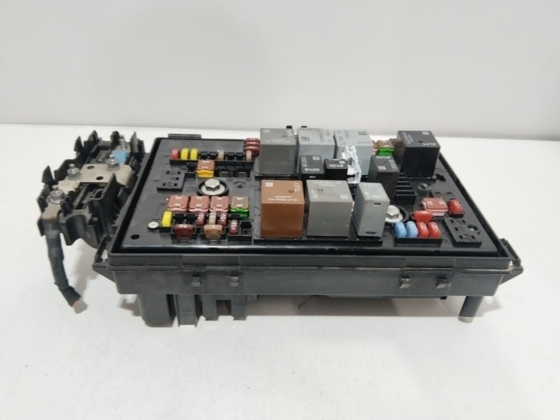 Recambio de caja reles / fusibles para opel astra j (p10) 1.7 cdti (68) referencia OEM IAM 13302310  
