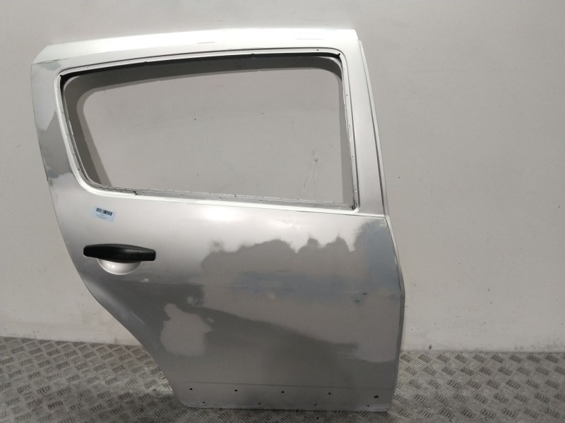 Recambio de puerta trasera derecha para dacia sandero ambiance referencia OEM IAM 821008795R  PLATA