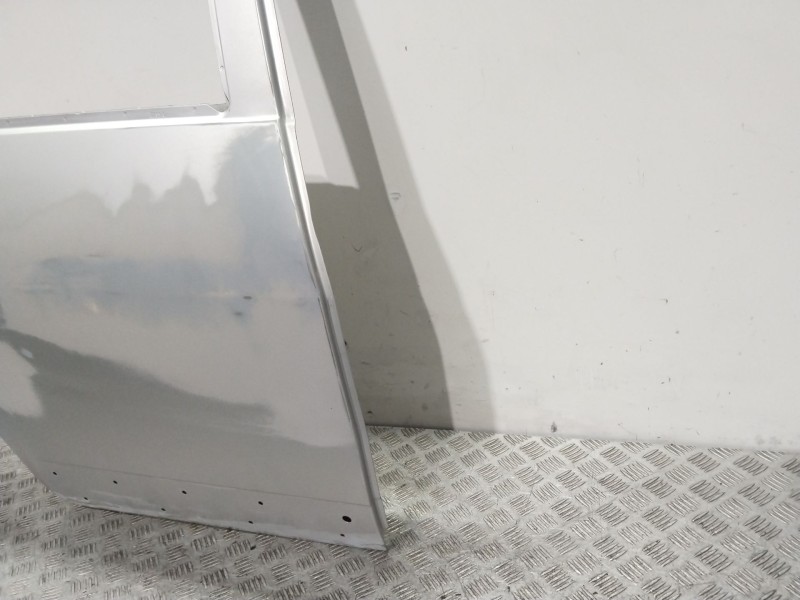 Recambio de puerta trasera derecha para dacia sandero ambiance referencia OEM IAM 821008795R  PLATA