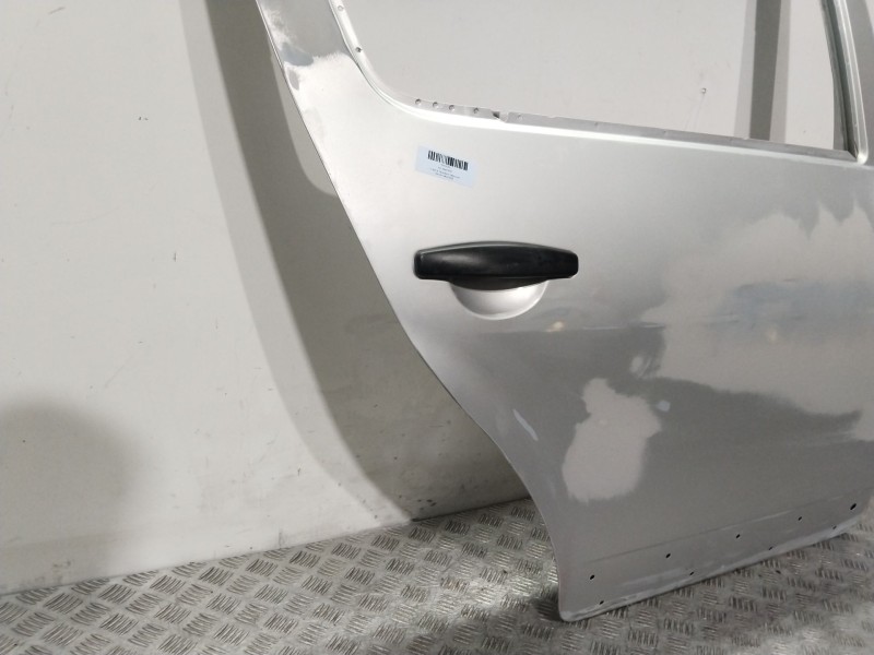 Recambio de puerta trasera derecha para dacia sandero ambiance referencia OEM IAM 821008795R  PLATA