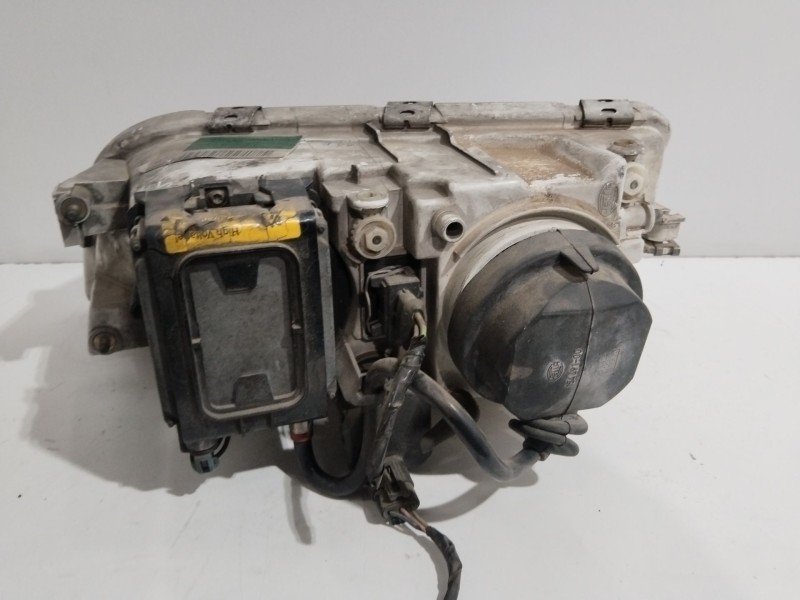 Recambio de faro derecho para volvo v40 station wagon (645) 1.9 di referencia OEM IAM 30899885  