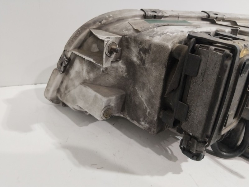 Recambio de faro derecho para volvo v40 station wagon (645) 1.9 di referencia OEM IAM 30899885  