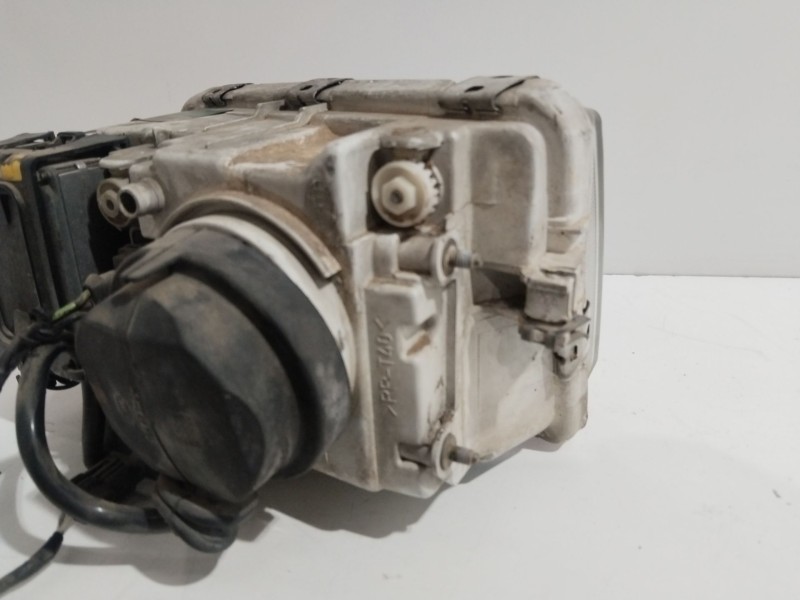 Recambio de faro derecho para volvo v40 station wagon (645) 1.9 di referencia OEM IAM 30899885  