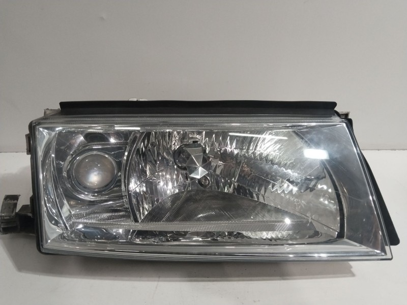 Recambio de faro derecho para skoda octavia berlina (1u2) tour referencia OEM IAM 1EL01020202  