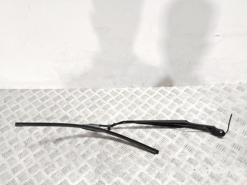 Recambio de brazo limpia delantero izquierdo para ssangyong rodius i 2.7 xdi referencia OEM IAM 7831121000  